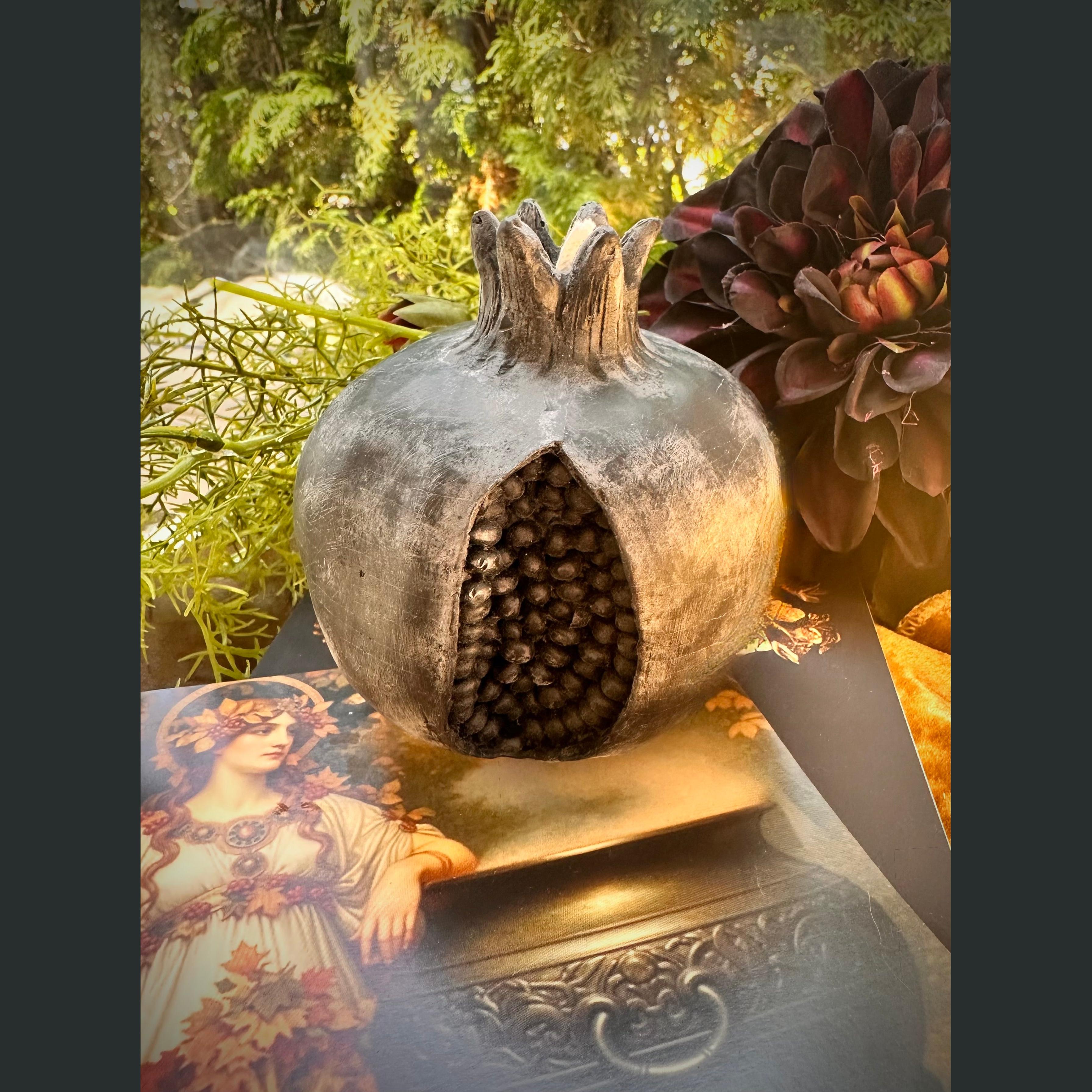 Pomegranate Candle Grey/black Wax