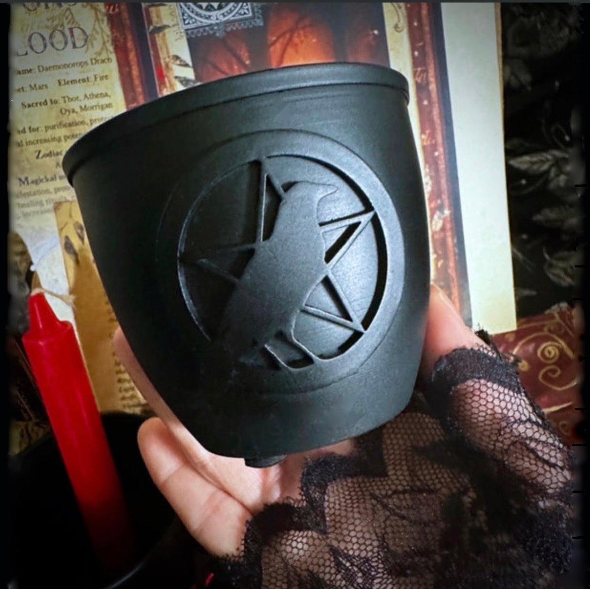 Reven Pentacle Iron Cauldron/Candleholder, Candle holder - SugarMuses