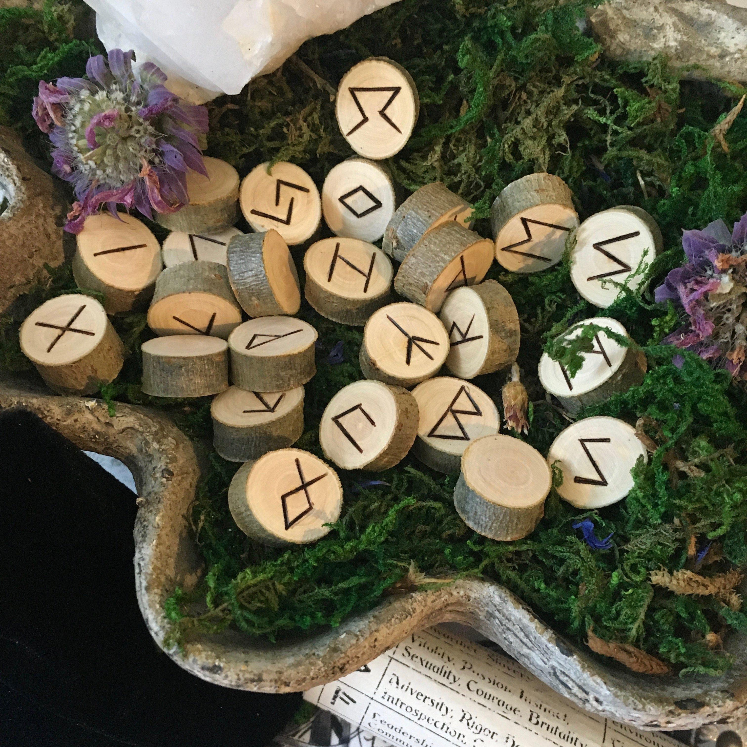 Rune Set Poplar Wood with Velvet Bag, rune set - SugarMuses